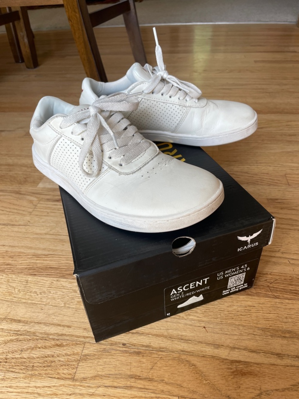 ICARUS Ascent Women’s White Leather Low-Top Sneakers